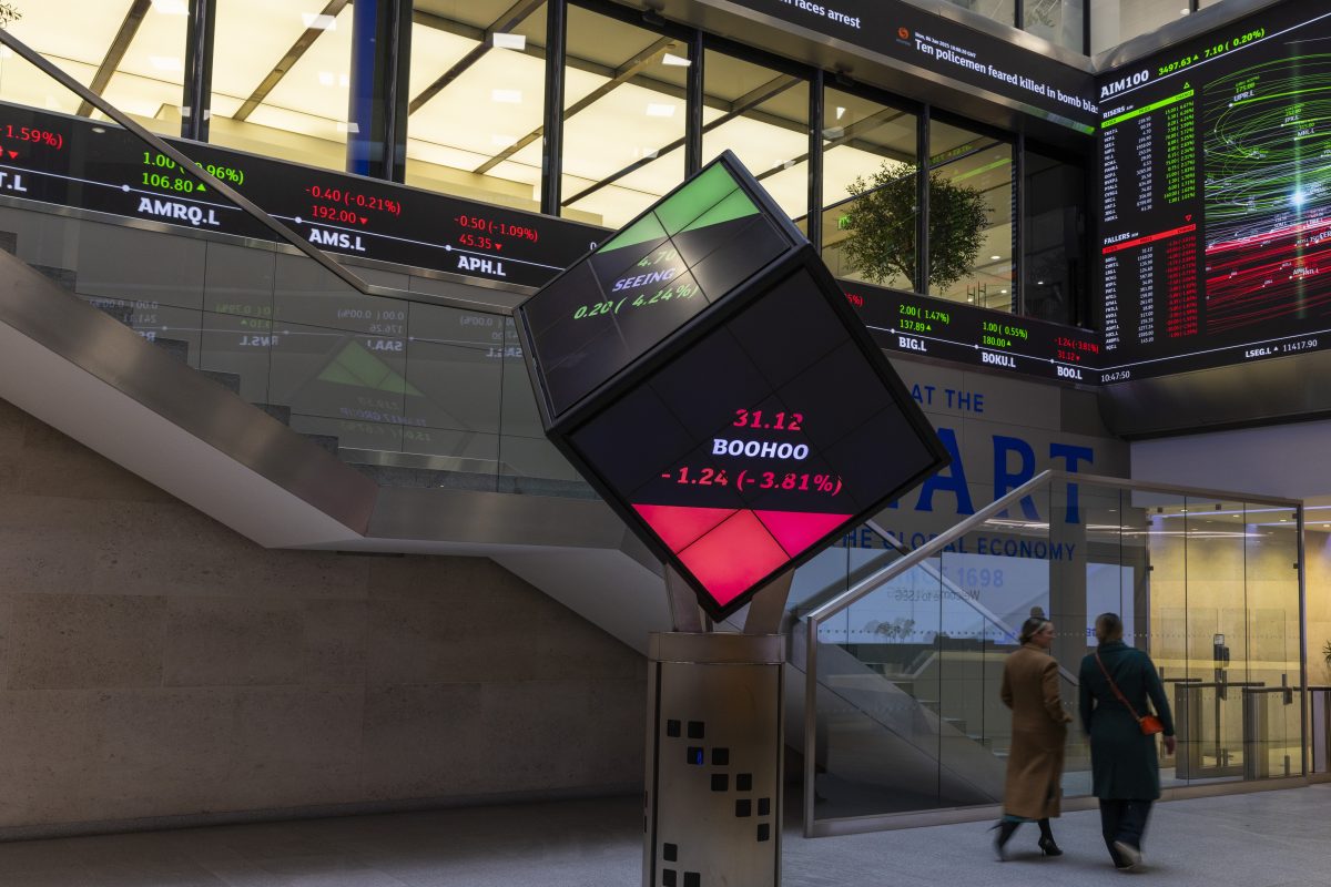 The FTSE 100 could face trouble as banks suffer from bond market turmoil.