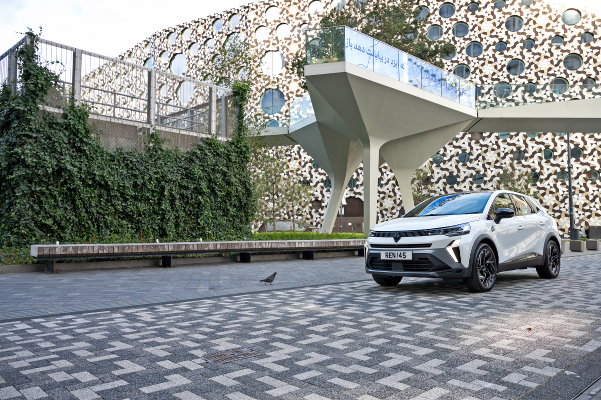 Renault Symbioz concept car showcasing futuristic design and innovation in automotive technology.